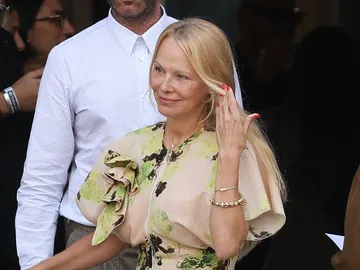 Pamela Anderson en el desfile de Victoria Beckham en la Semana de la Moda de París Pamela Anderson en el desfile de Victoria Beckham en la Semana de la Moda de París