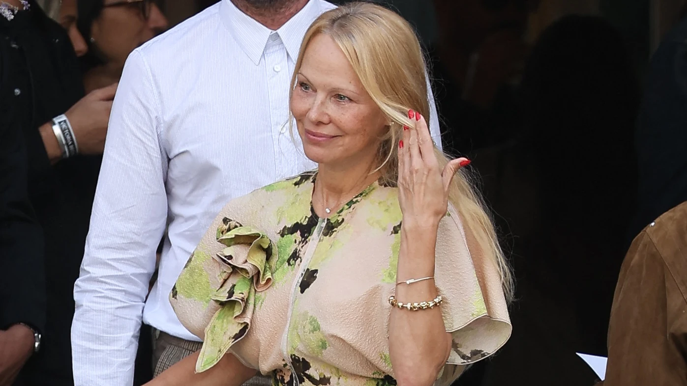 Pamela Anderson en el desfile de Victoria Beckham en la Semana de la Moda de París Pamela Anderson en el desfile de Victoria Beckham en la Semana de la Moda de París