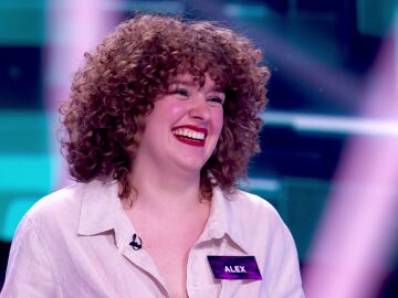 &iexcl;Nueva v&iacute;ctima de Alberto! &Aacute;lex intenta conquistar su continente, pero varios presentadores de televisi&oacute;n se lo impiden