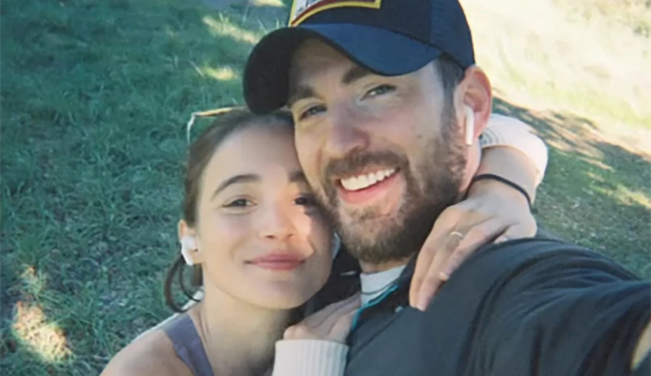 Chris Evans y Alba Baptista