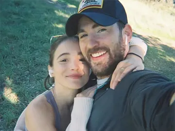 Chris Evans y Alba Baptista Chris Evans y Alba Baptista