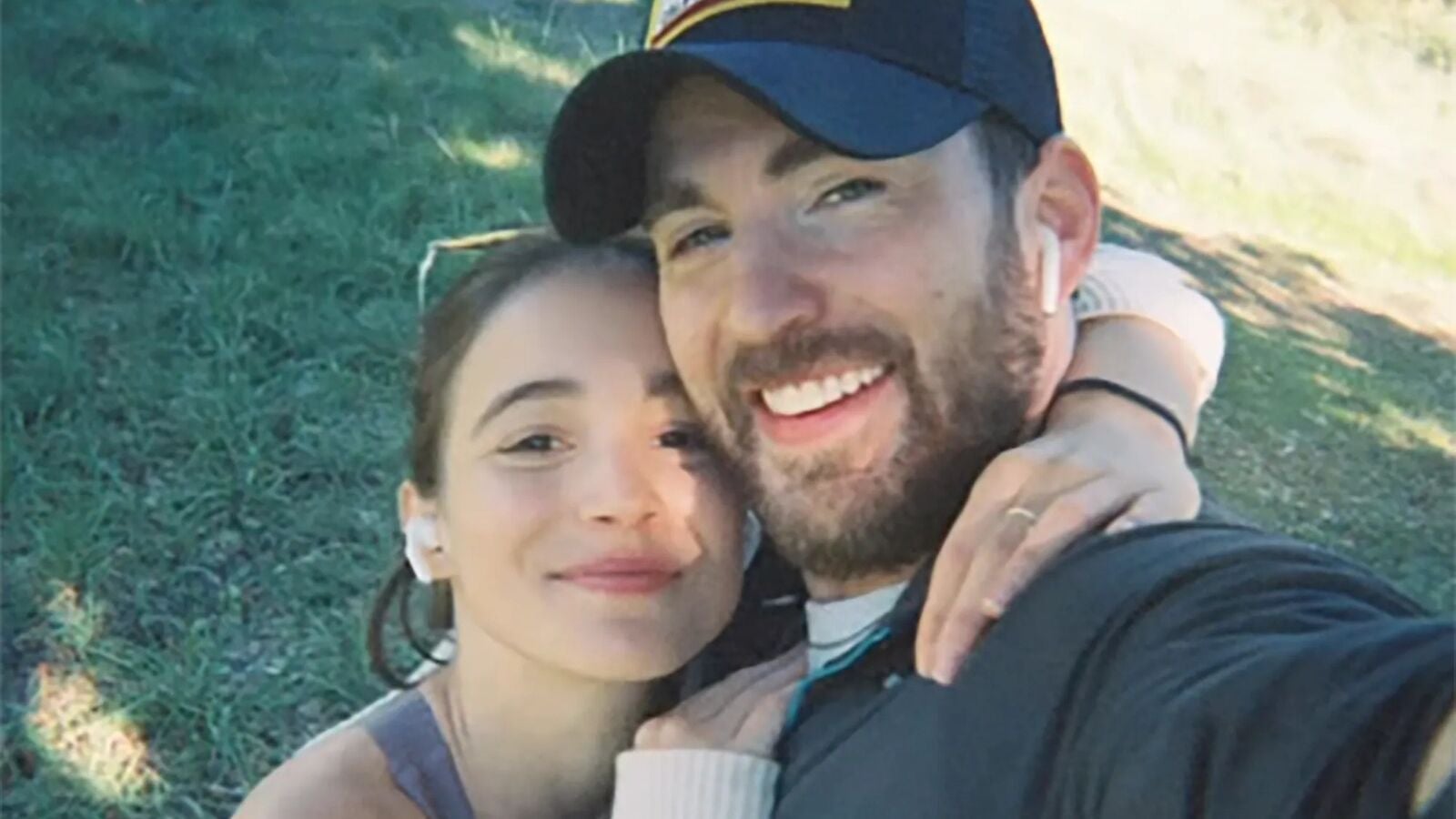El encuentro de Chris Evans y su mujer Alba Baptista con el príncipe Harry y Meghan Markle en Portugal