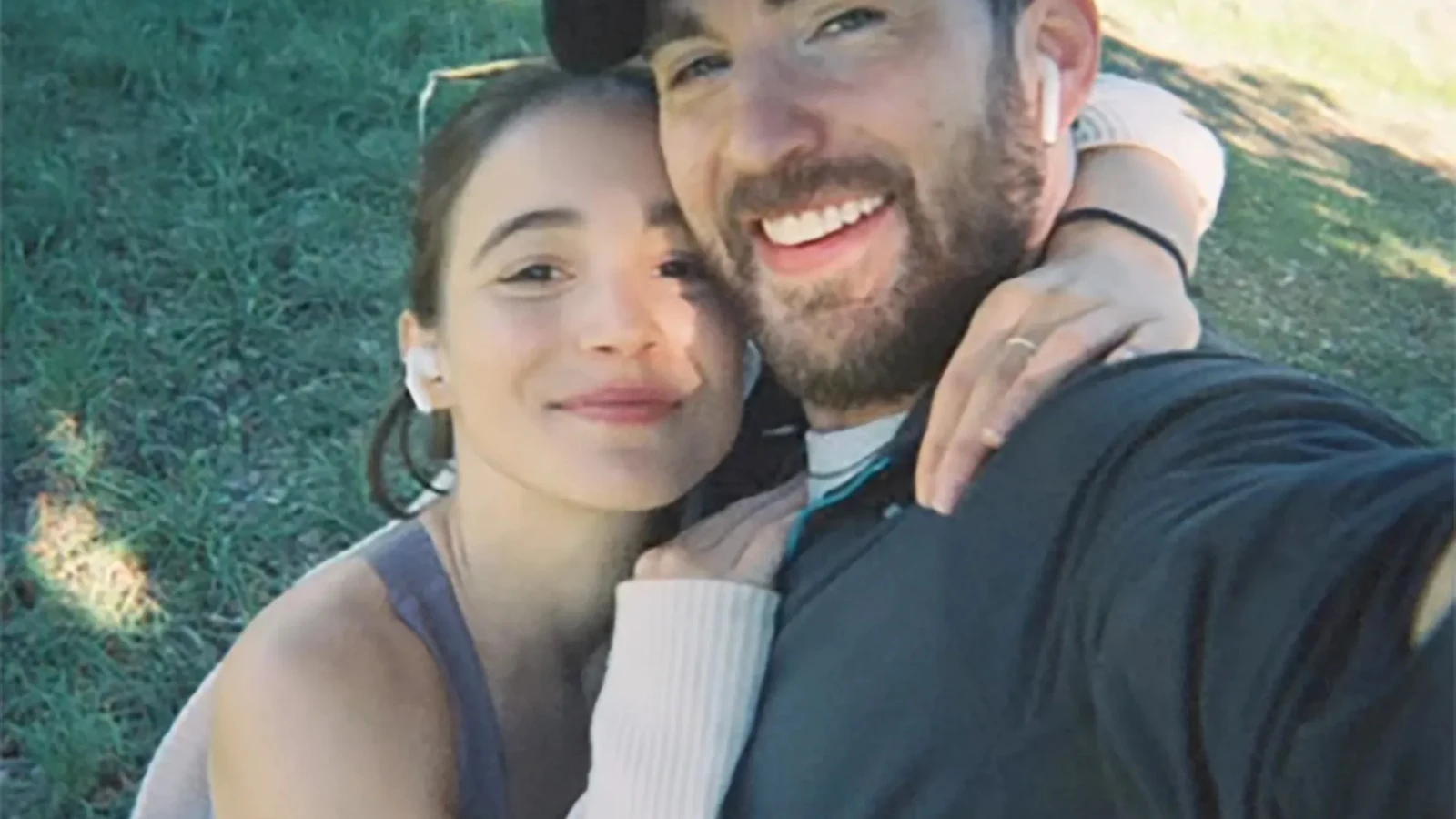 Chris Evans y Alba Baptista Chris Evans y Alba Baptista