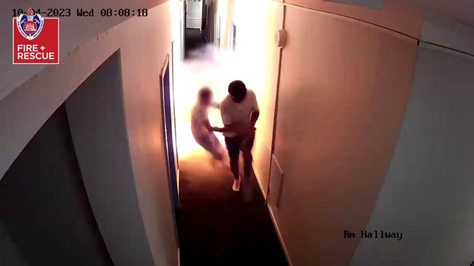 Vídeo: brutal explosión de una batería de litio en un albergue de Sidney que casi alcanza a dos mochileros