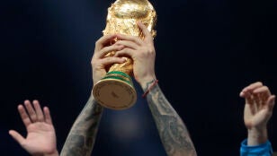 La Copa del Mundo, levantada por los jugadores de Argentina