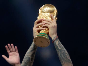 La Copa del Mundo, levantada por los jugadores de Argentina