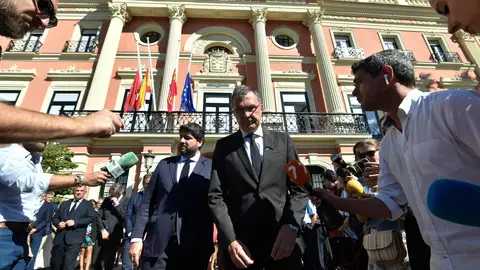 Fernando López Miras y José Ballesta en el Ayuntamiento de Murcia