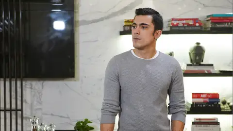 Yigit en el capítulo 61 de Pecado Original Yigit en el capítulo 61 de Pecado Original