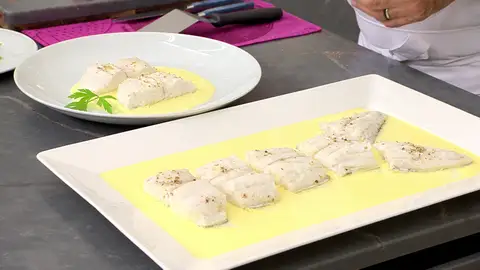 Merluza al vapor en 5 minutos, con salsa de yogur Merluza al vapor en 5 minutos, con salsa de yogur