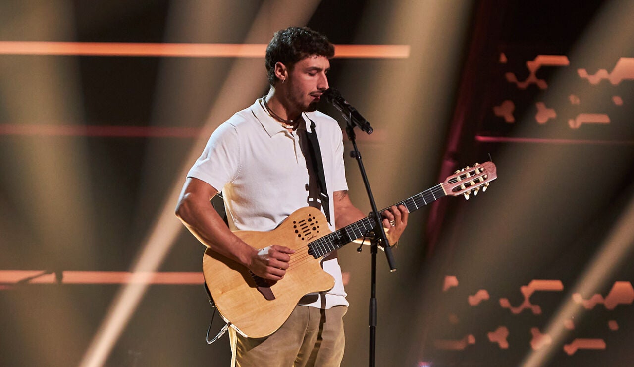 De cantar en la calle a conquistar el plat&oacute; de La Voz, as&iacute; ha sido la actuaci&oacute;n de Miguel