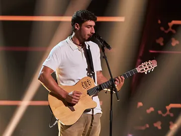 De cantar en la calle a conquistar el plató de La Voz, así ha sido la actuación de Miguel De cantar en la calle a conquistar el plató de La Voz, así ha sido la actuación de Miguel