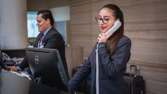 Recepci&oacute;n de un hotel 