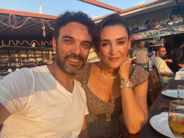 La historia de amor del actor Ugur Aslan con una de las guionistas de Secretos de familia 