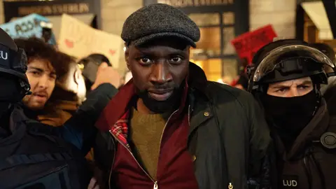 Omar Sy como Assane Diop en la temporada 3 de Lupin Omar Sy como Assane Diop en la temporada 3 de Lupin