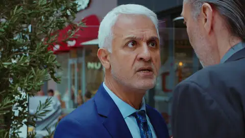 Halit pilla a Nadir y Yildiz juntos en un restaurante... ¿se divorciarán?  Halit pilla a Nadir y Yildiz juntos en un restaurante... ¿se divorciarán?