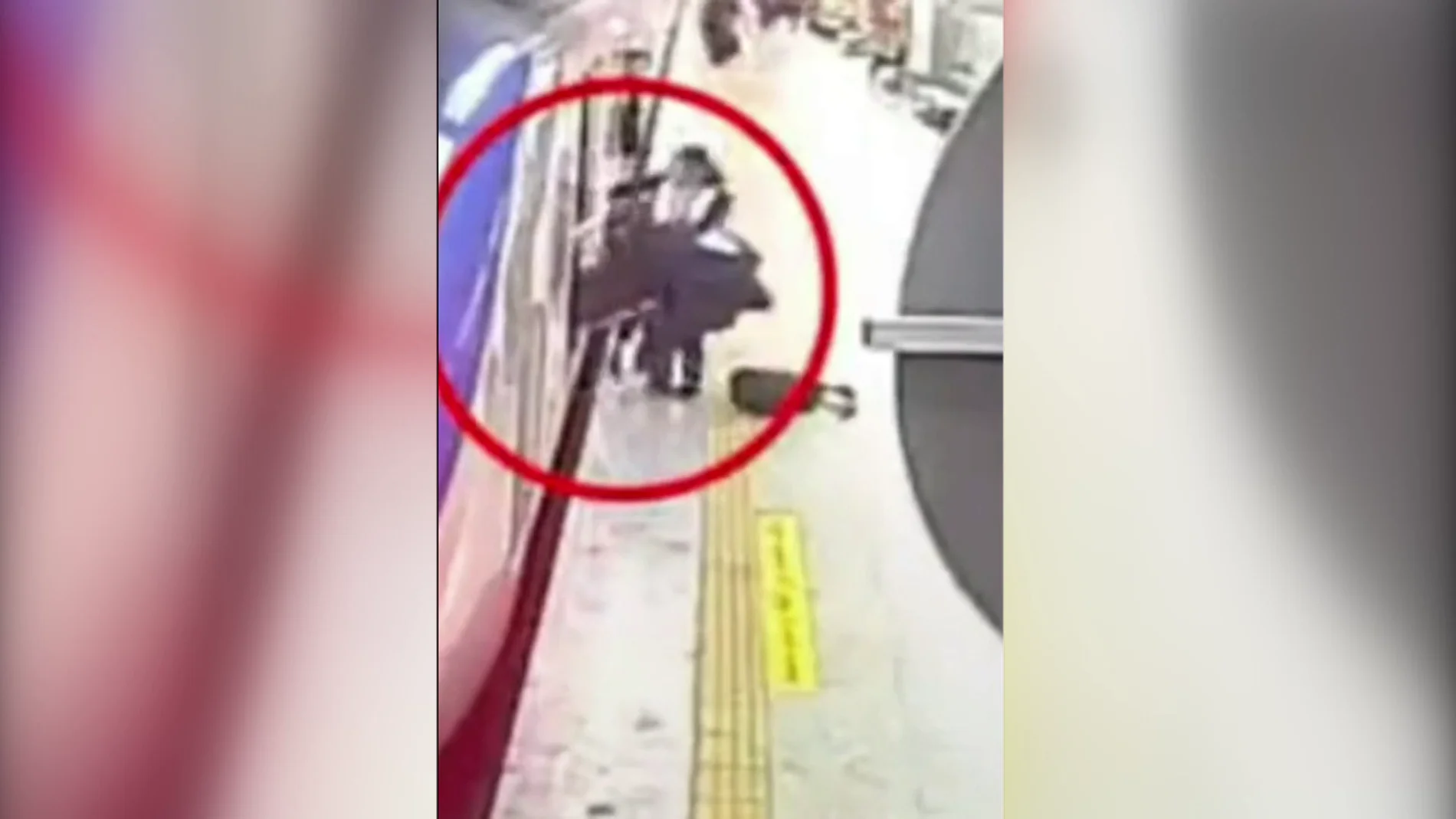 Muere joven iraní agredida en metro de Teherán al no usar hiyab