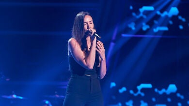 Malú espera hasta el final de la actuación para quedarse con la voz de Carmen María