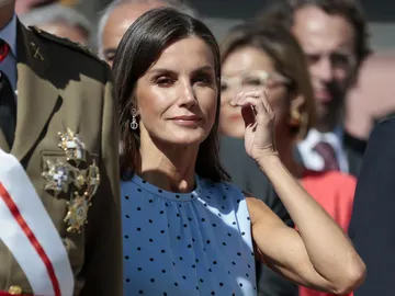 la reina Letizia en el acto de jura de bandera de la princesa Leonor la reina Letizia en el acto de jura de bandera de la princesa Leonor