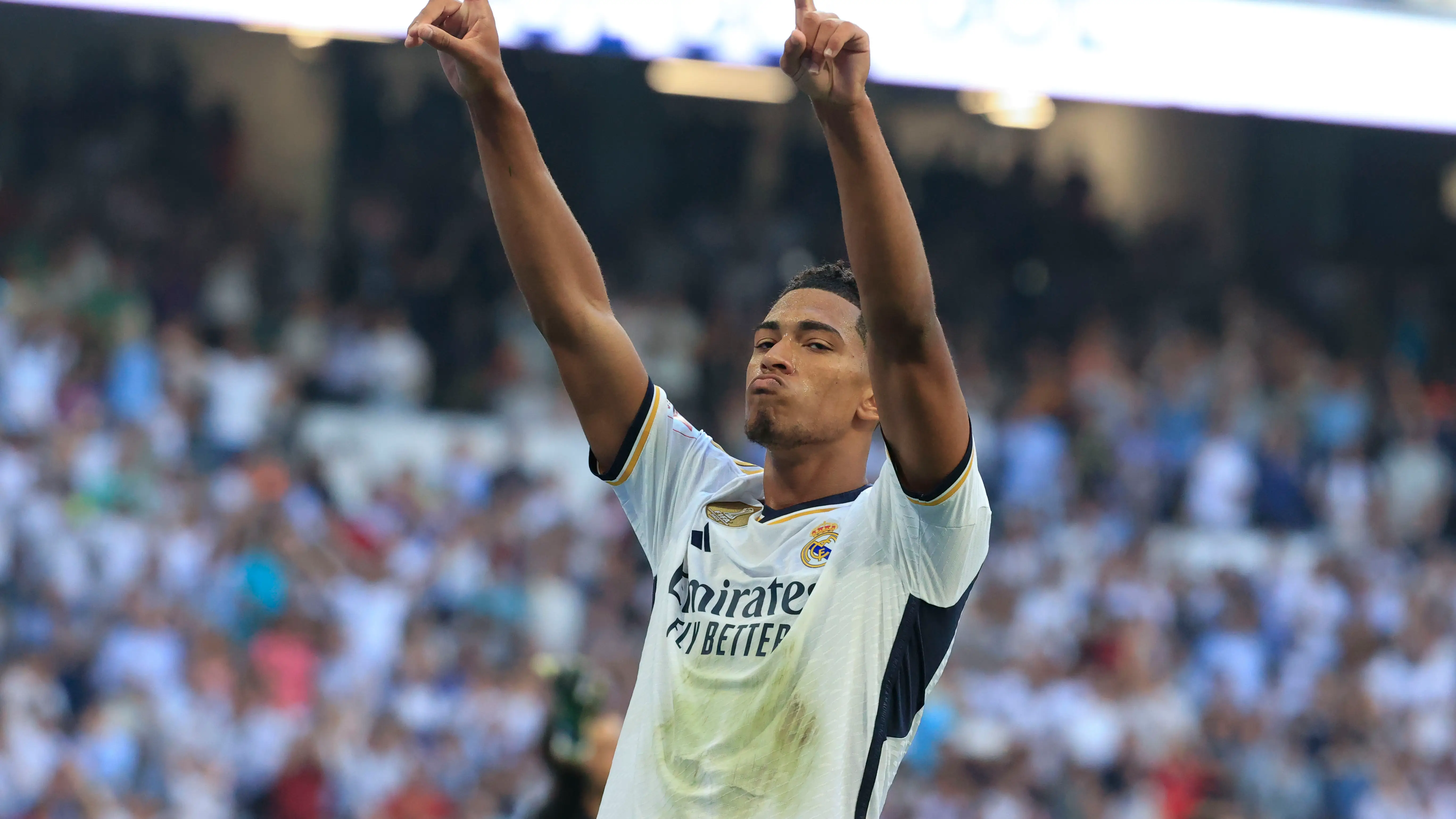 Jude Bellingham celebra uno de sus dos goles ante Osasuna en el Bernabéu Jude Bellingham celebra uno de sus dos goles ante Osasuna en el Bernabéu