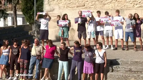 La Revuelta de España Vaciada vuelve a salir a la calle: "Nuestros pueblos se van convirtiendo en un paisaje desolado" La Revuelta de España Vaciada vuelve a salir a la calle: "Nuestros pueblos se van convirtiendo en un paisaje desolado"
