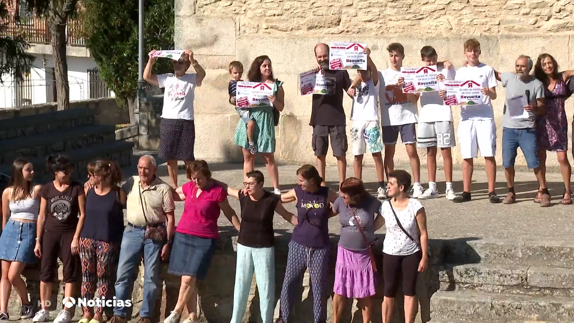 La Revuelta de España Vaciada vuelve a salir a la calle: "Nuestros pueblos se van convirtiendo en un paisaje desolado" La Revuelta de España Vaciada vuelve a salir a la calle: "Nuestros pueblos se van convirtiendo en un paisaje desolado"