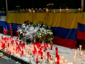 Homenaje a los fallecidos en la discoteca Teatre en Murcia Homenaje a los fallecidos en la discoteca Teatre en Murcia