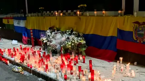 Homenaje a los fallecidos en la discoteca Teatre en Murcia