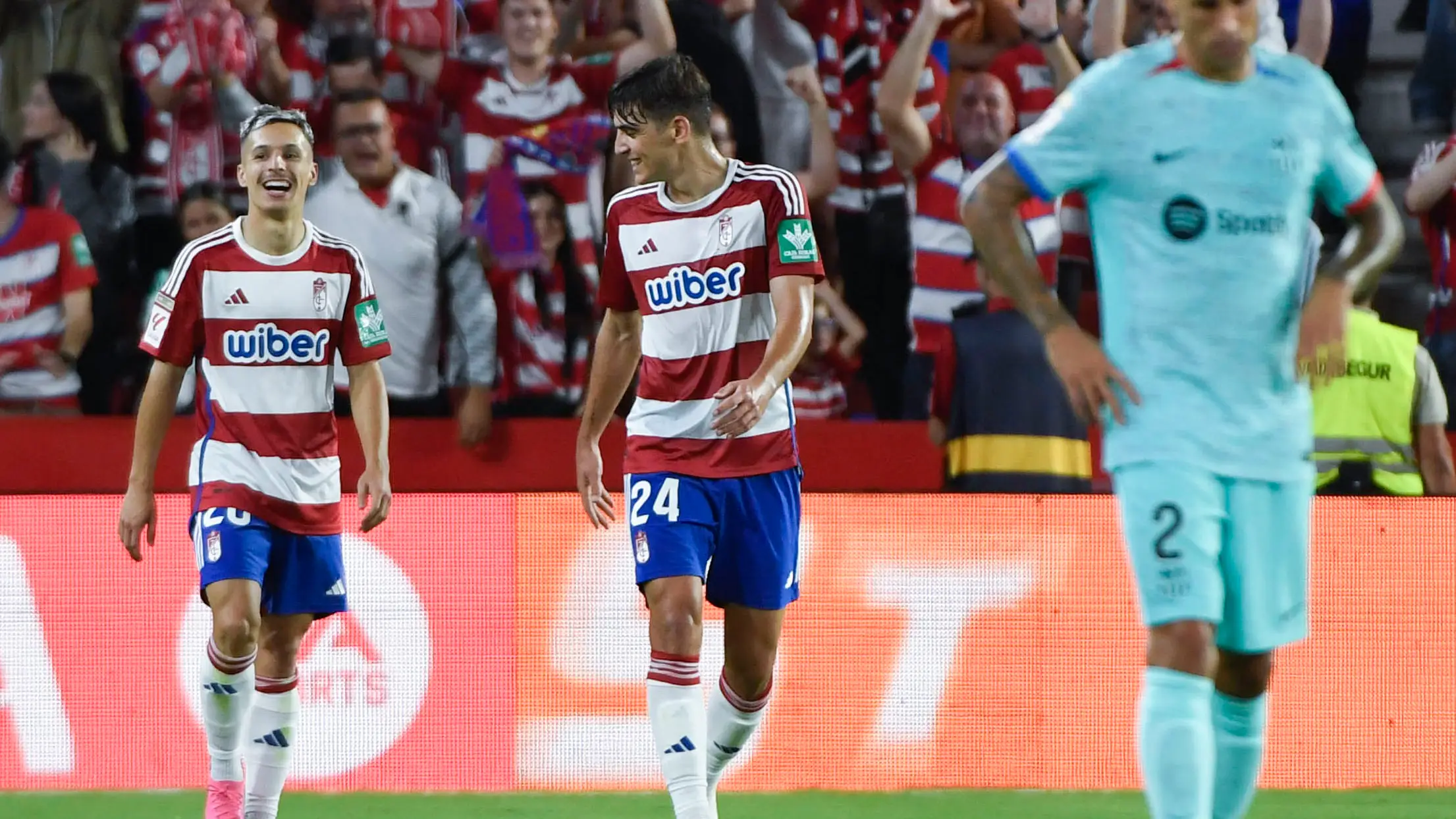 Bryan Zaragoza celebra uno de sus dos goles ante el FC Barcelona