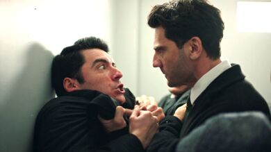 Ilgaz pierde los nervios y agrede a Salim: “¿Dónde está mi hermana?”