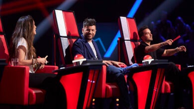 Los coaches disfrutan sobre el escenario de La Voz cantando Hijo de la luna de Mecano