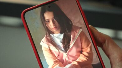 Defne envía un vídeo a Ilgaz siguiendo las órdenes de sus secuestradores: “Si no liberáis a Salim, me matarán”