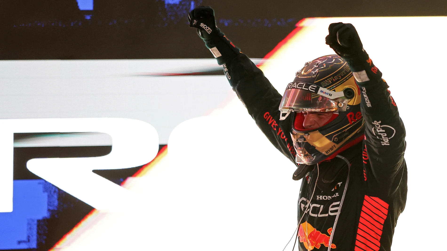 Verstappen celebra su victoria en Losail