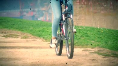 Salió a hacer una ruta en bicicleta y nunca volvió: su cadáver fue hallado en el campo tapado con una manta