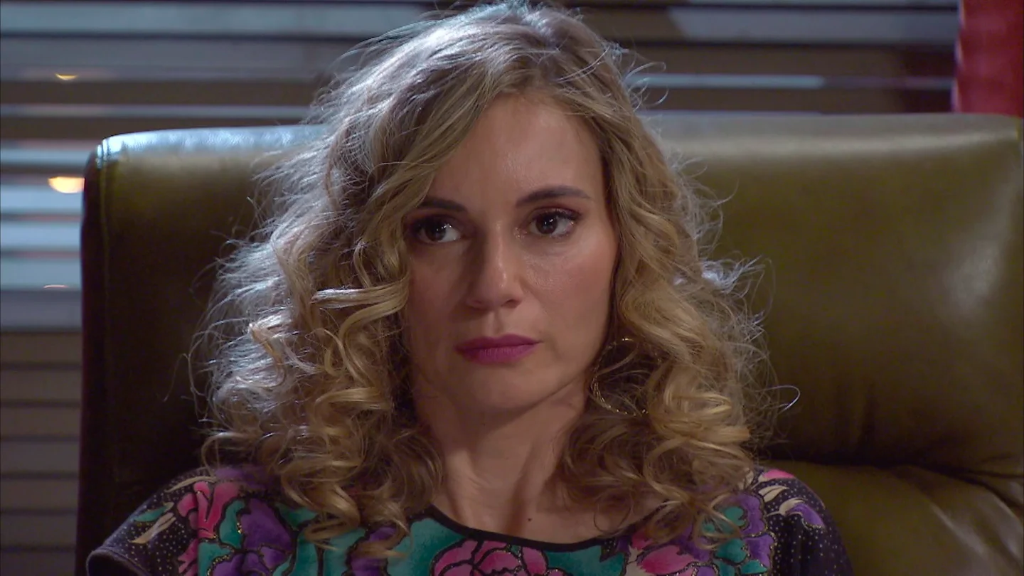 Sofía, en shock con la desgarradora confesión de Ángela sobre el padre de Ester: “¡No puede ser!” Sofía, en shock con la desgarradora confesión de Ángela sobre el padre de Ester: “¡No puede ser!”
