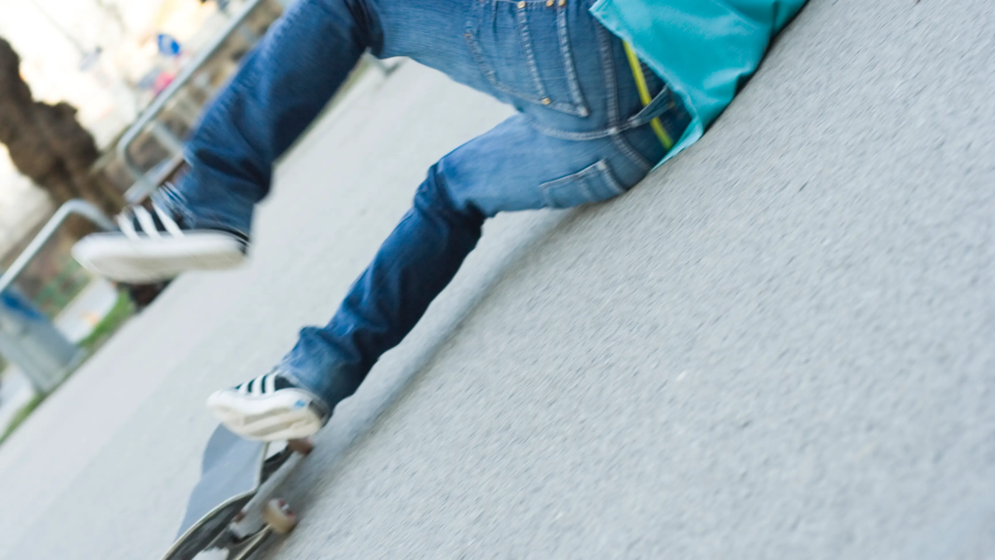 Imagen de archivo de un skater tras una caída Imagen de archivo de un skater tras una caída