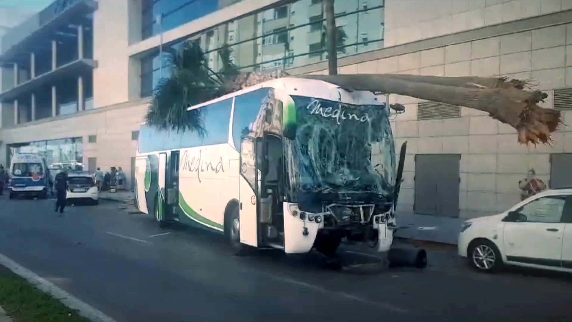 Tres muertos y varios heridos en un atropello mortal de un autob&uacute;s que ha perdido el control en C&aacute;diz
