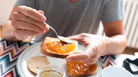 Pan de molde con mermelada Pan de molde con mermelada