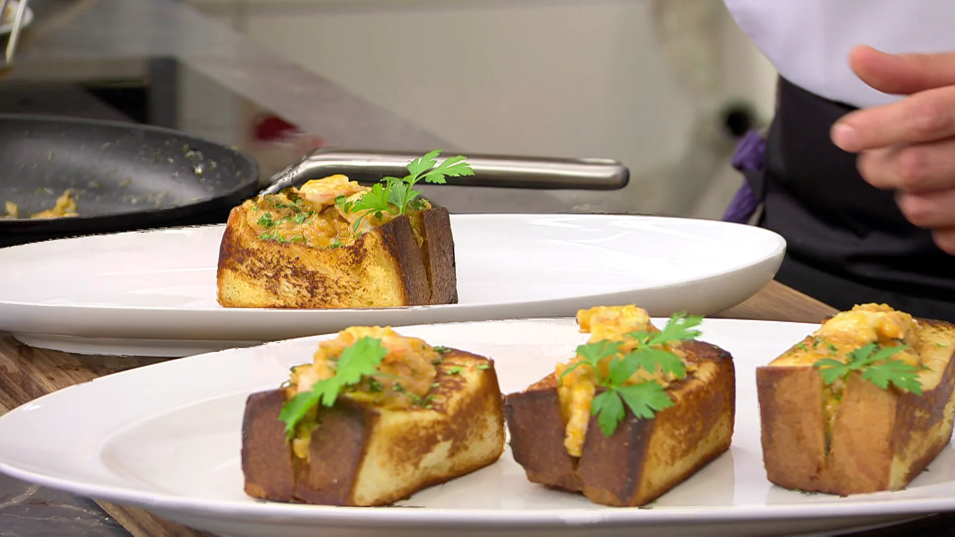 Brioche relleno de gambas al ajillo Brioche relleno de gambas al ajillo