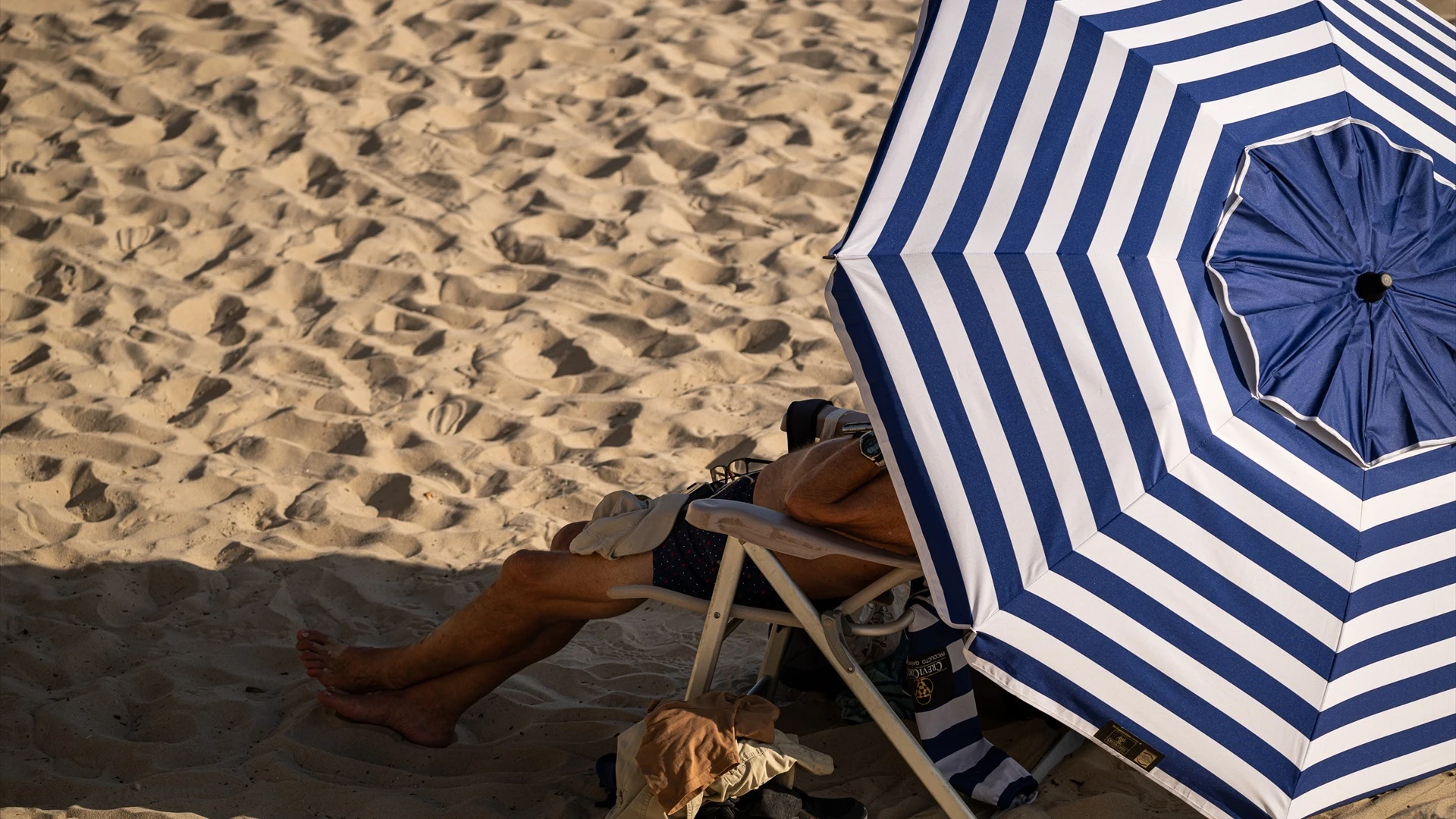 Ba&ntilde;istas en la playa