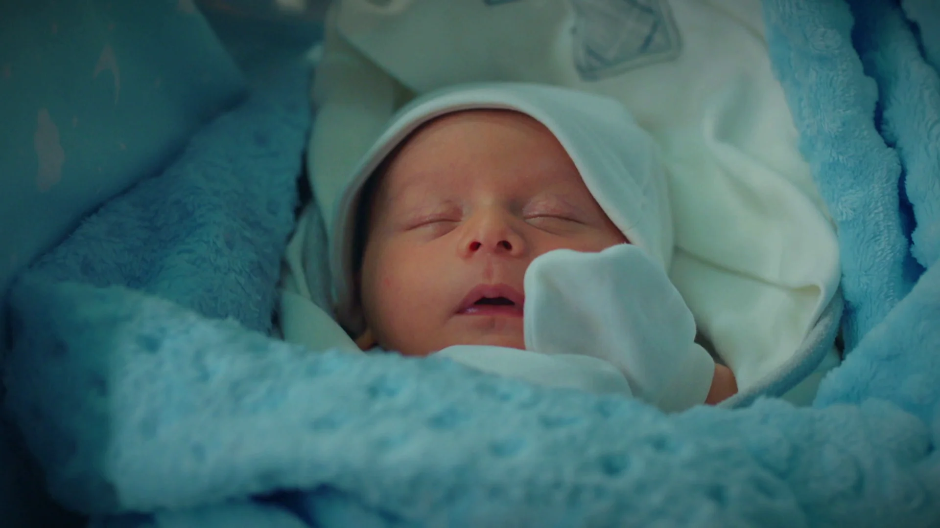 ¡Los Eren son uno más en la familia!: ¡Sengül da a luz a su bebé! ¡Los Eren son uno más en la familia!: ¡Sengül da a luz a su bebé!