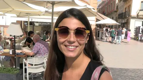 Tana Rivera, muy sonriente en Sevilla Tana Rivera, muy sonriente en Sevilla