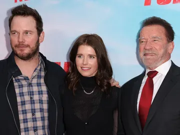 Arnold Schwarzenegger con su hija Katherine y su yerno, el actor Chris Pratt Arnold Schwarzenegger con su hija Katherine y su yerno, el actor Chris Pratt