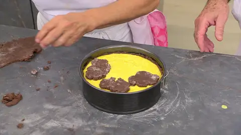 Añade la mezcla de la crema Añade la mezcla de la crema