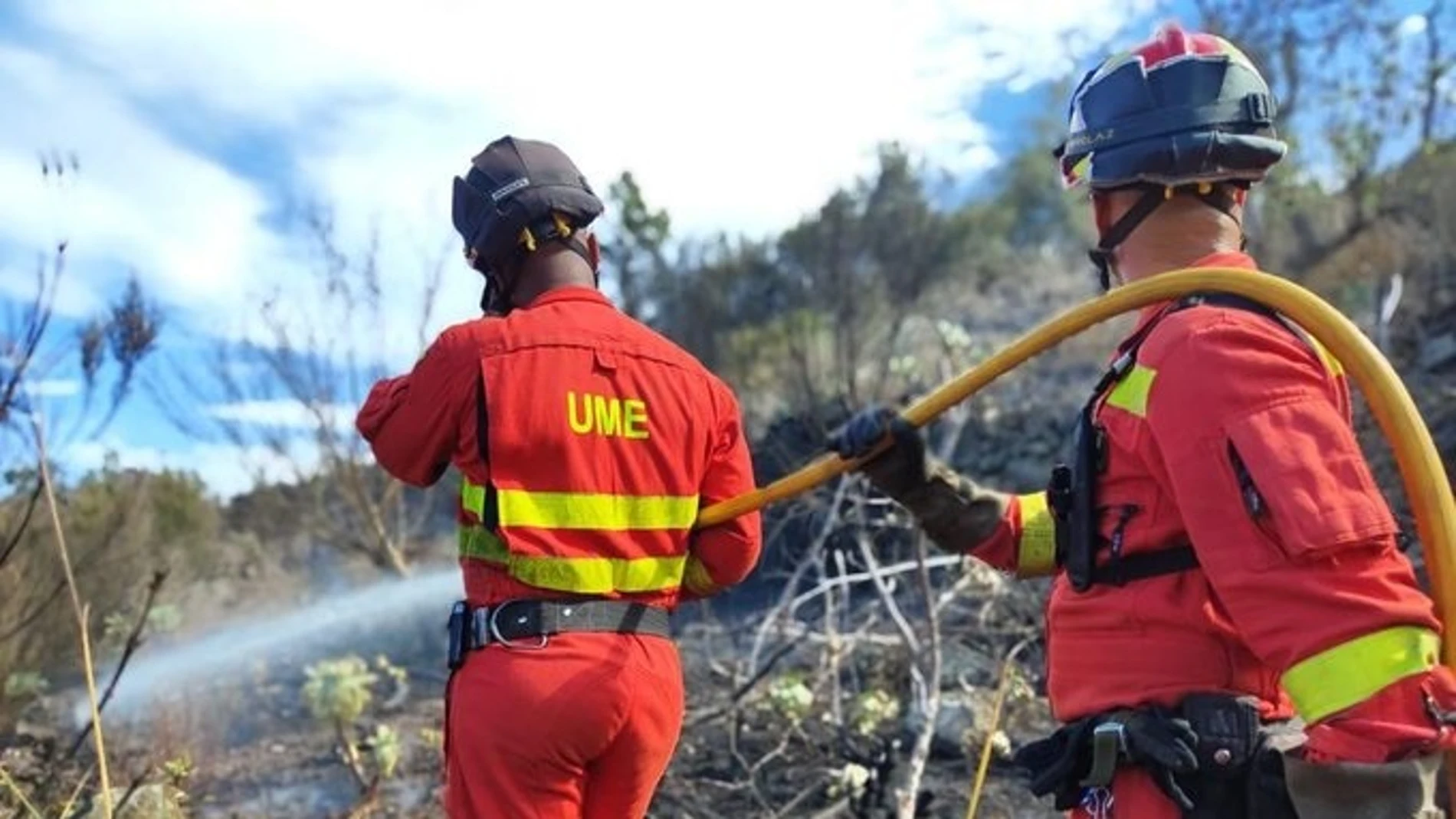 Efectivos de la UME en la reactivación del incendio de Tenerife