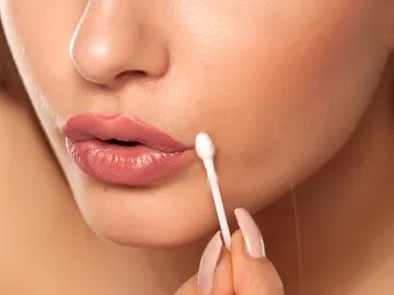¿Cómo pintarte los labios con un bastoncillo? ¿Cómo pintarte los labios con un bastoncillo?