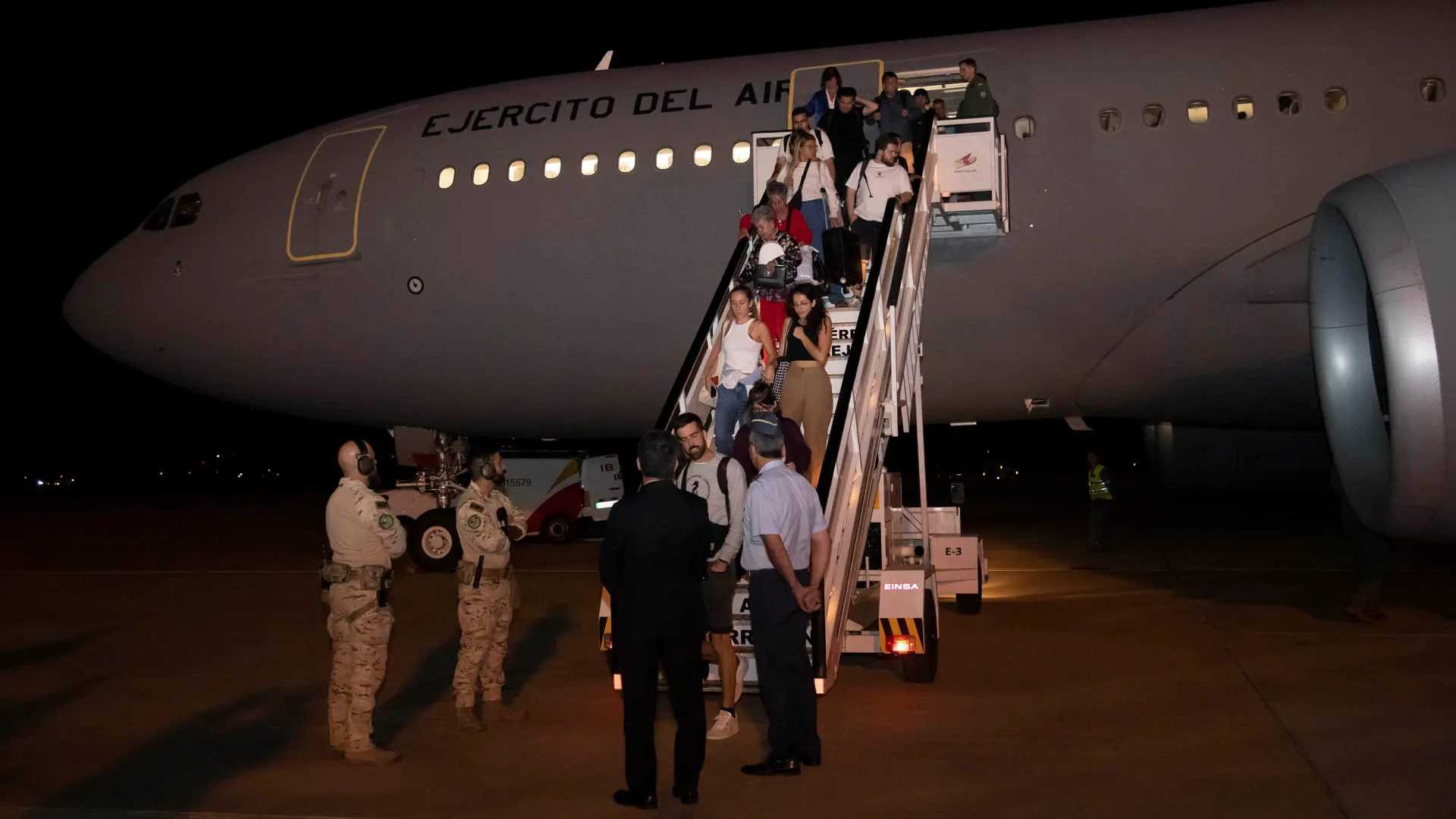 Aterriza en Torrejón de Ardoz un primer avión con evacuados desde Israel Aterriza en Torrejón de Ardoz un primer avión con evacuados desde Israel