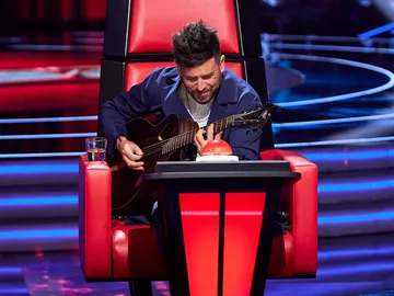 Pablo López con la guitarra en La Voz Pablo López con la guitarra en La Voz