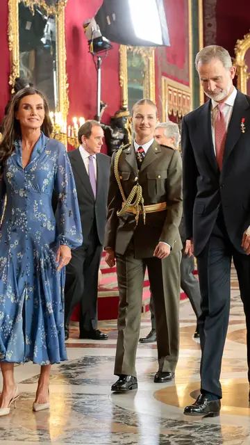 Los Reyes y la princesa Leonor en el besamanos Los Reyes y la princesa Leonor en el besamanos