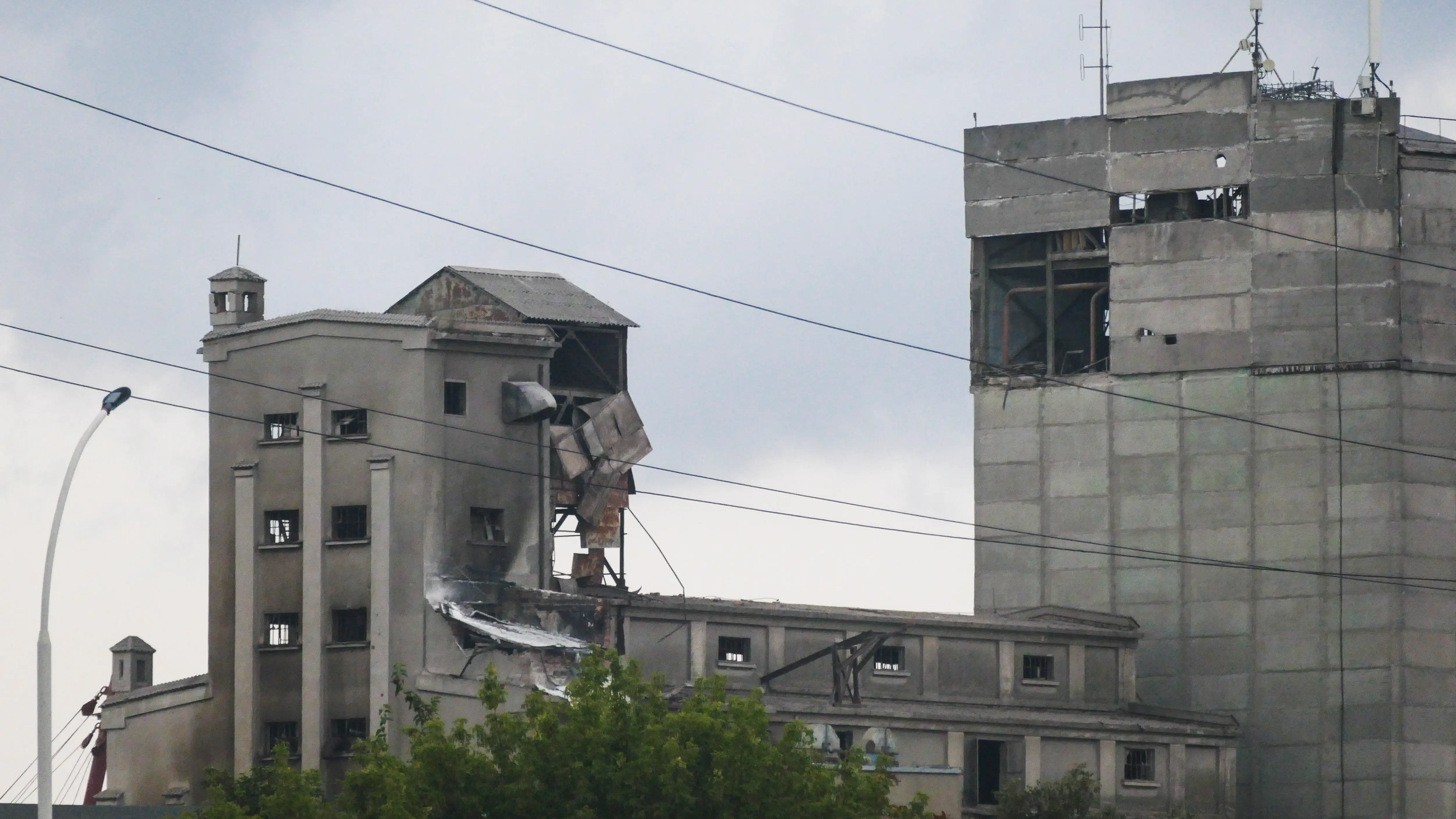Edificio dañado tras un ataque en Izmaíl Edificio dañado tras un ataque en Izmaíl