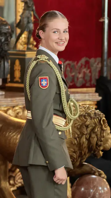 La princesa Leonor se estrena en el besamanos La princesa Leonor se estrena en el besamanos